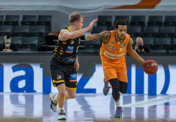 作为猜测依 作为猜测依